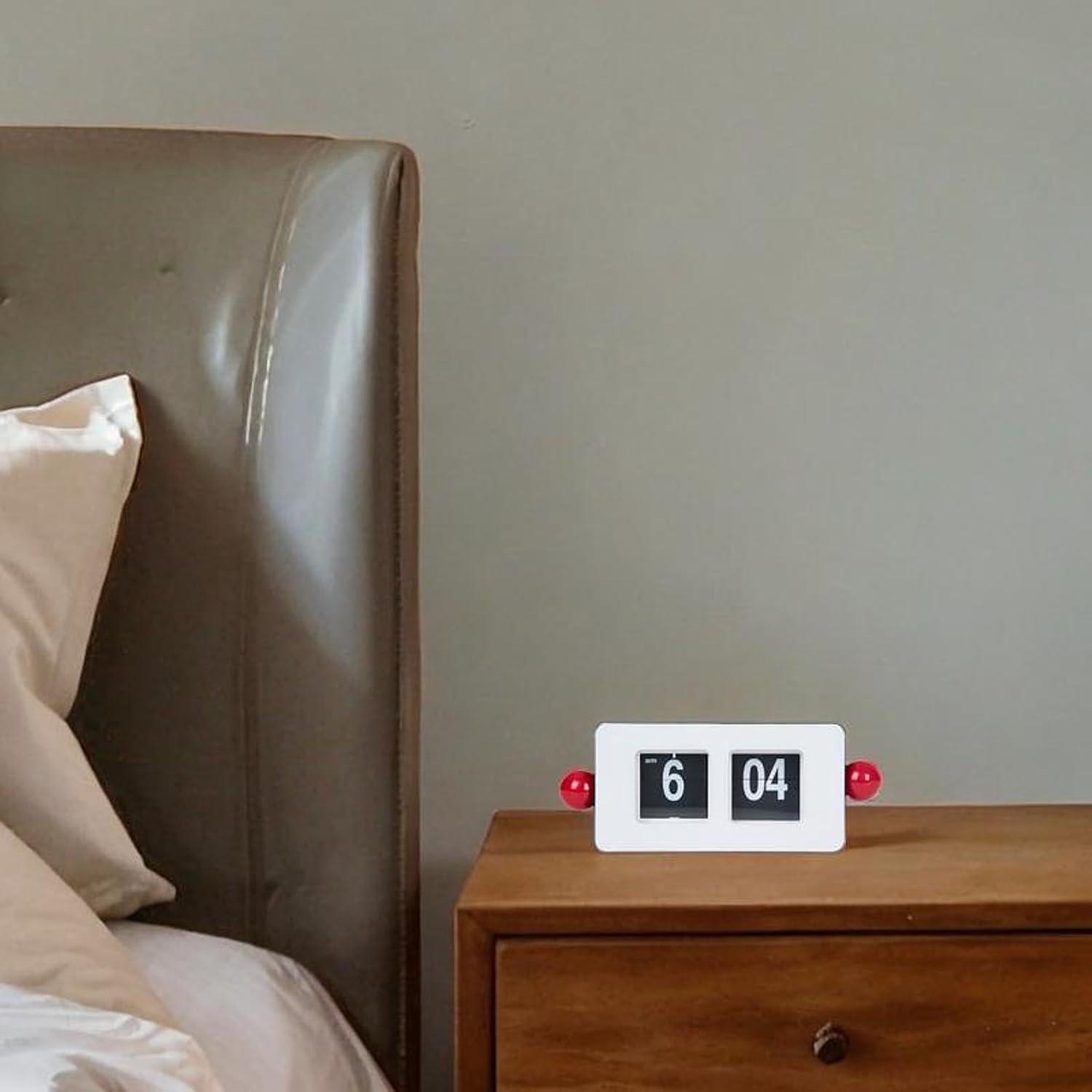 Reloj de Mesa Digital Auto Flip Genérico Blanco Rojo 25x8x12cm