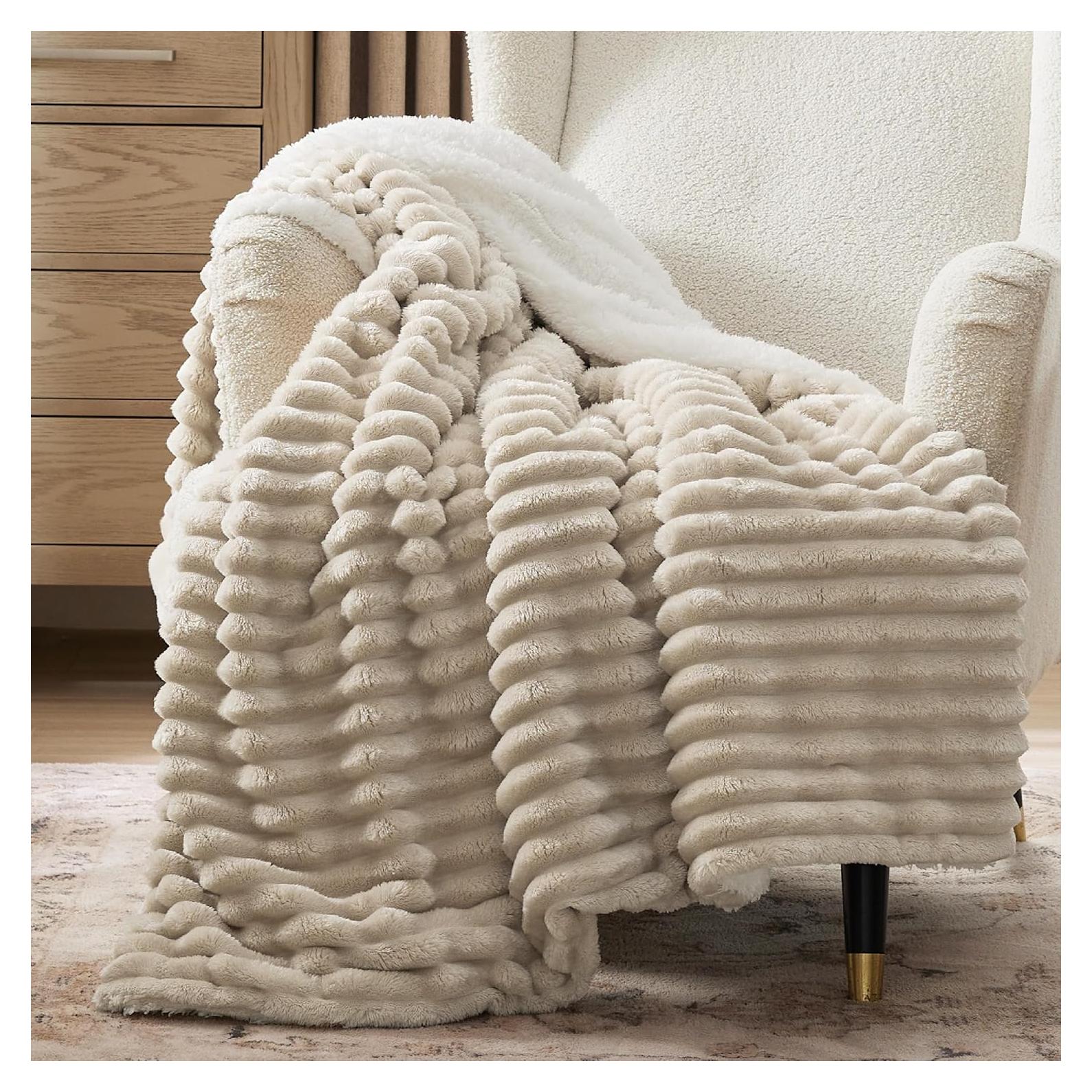 Manta de Sherpa Bedsure Beige 127x152 cm - Suave y Cálida