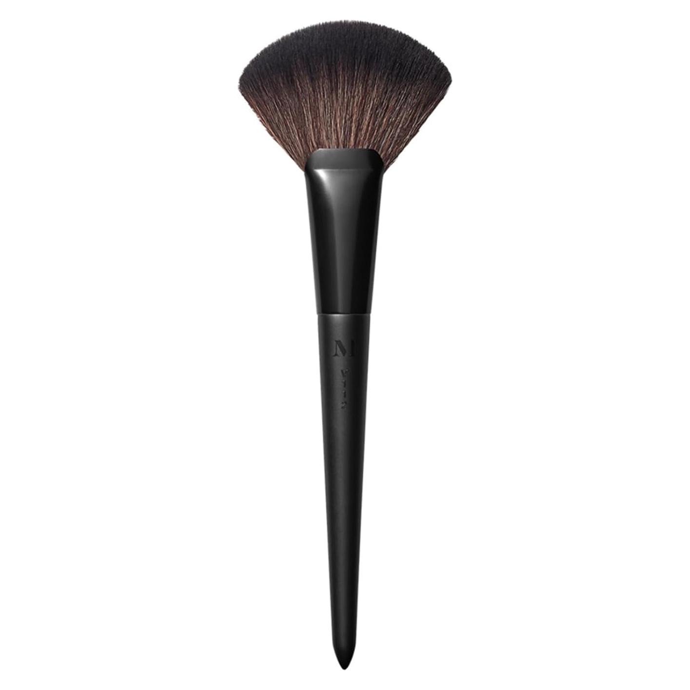 Brocha de Iluminador Fluffy Fan Morphe - Cerdas Sintéticas 22.8cm