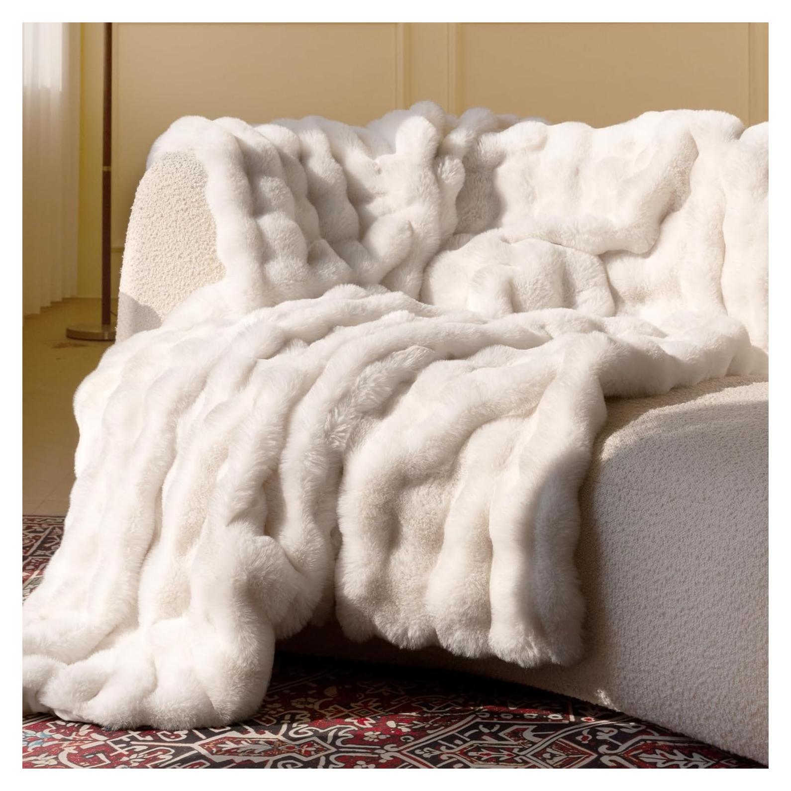 Manta de Lanzar Blunique de Piel Sintética 127x152 cm Blanca