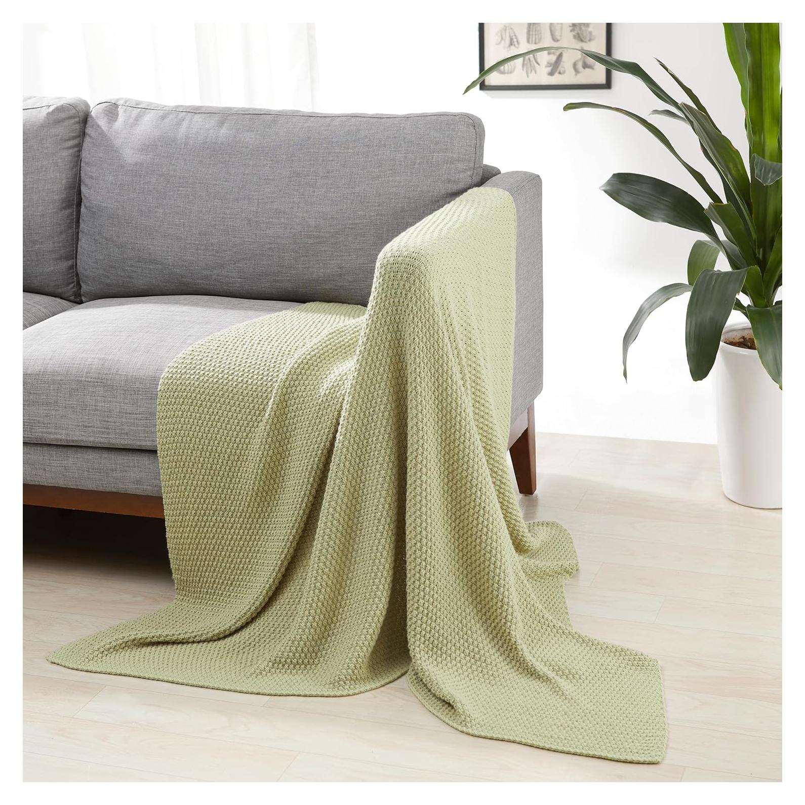 Manta de Punto Grueso Amazon Basics Verde Salvia 127x152cm