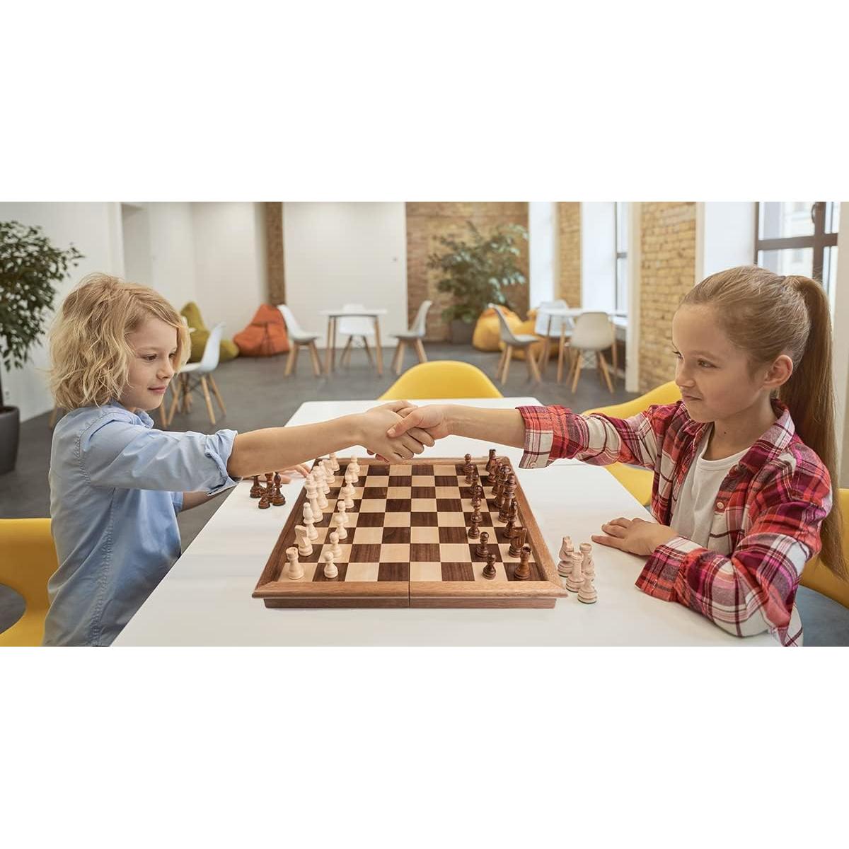 Juego de Ajedrez de Madera Chess Armory 43x43 cm con 2 Reinas Extra