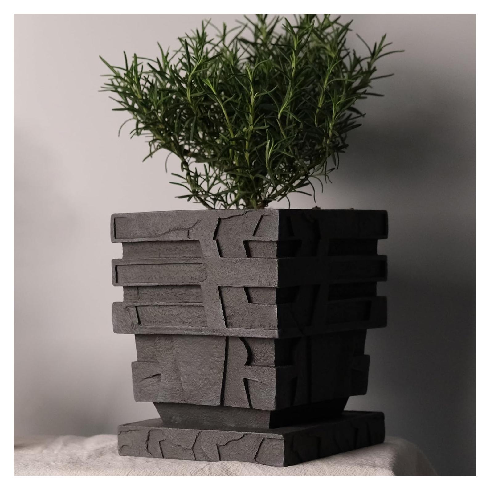 Maceta Cuadrada de Resina Forkai 13.5 cm con Drenaje