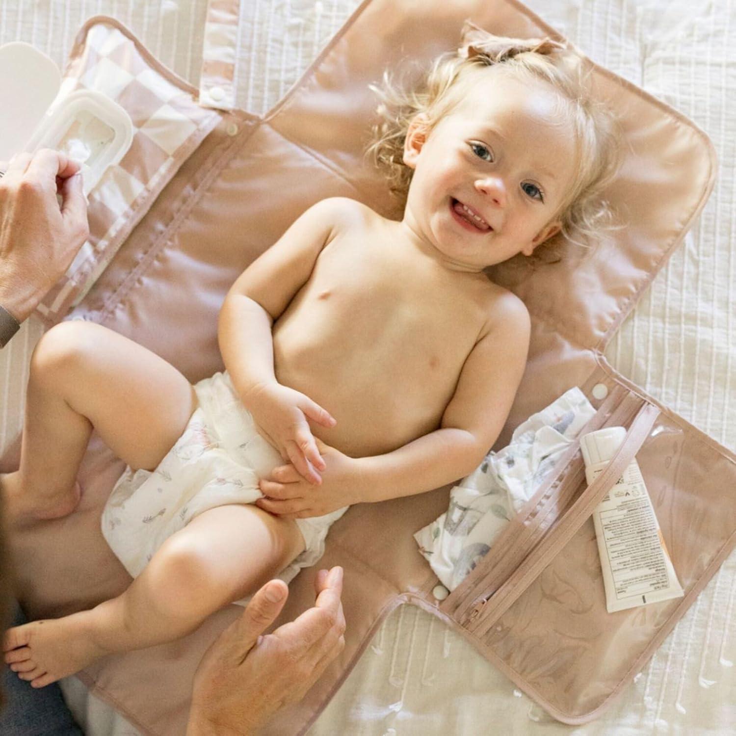 Almohadilla Portátil para Cambiar Pañales Tiny Twinkle - Impermeable y Compacta