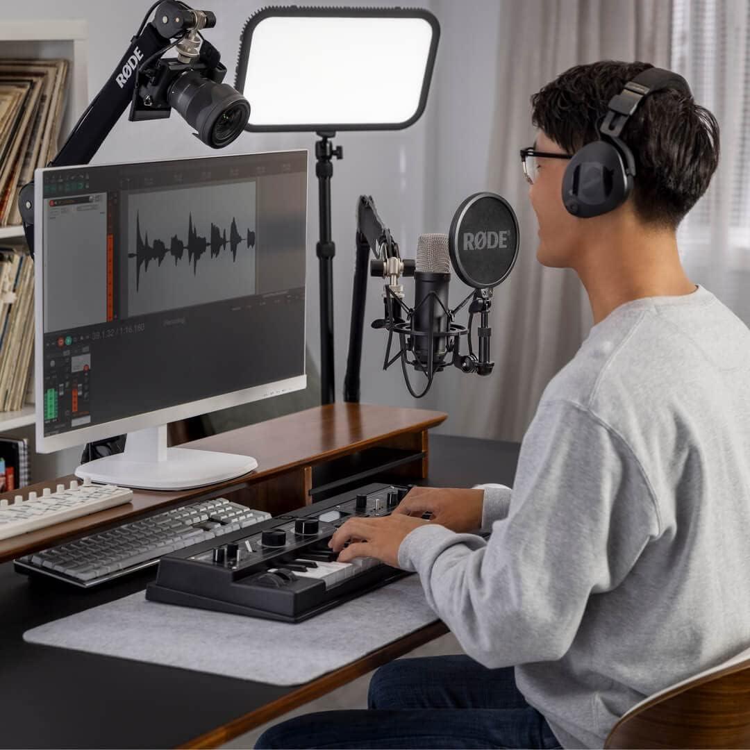 Micrófono de condensador Rode NT1 5ta Generación + Soporte DS1