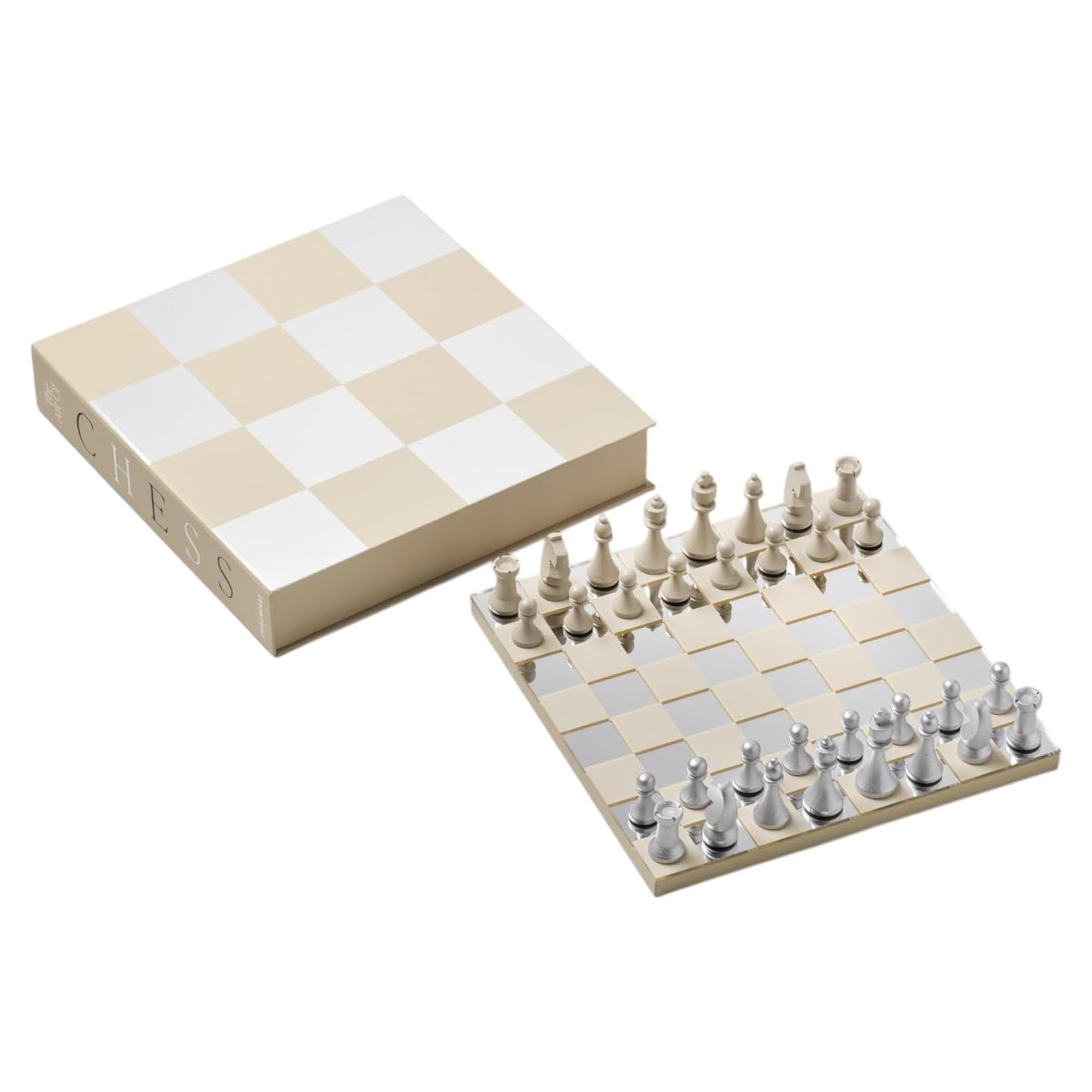 Juego de Ajedrez de Madera Beige y Plata con Tablero Espejado