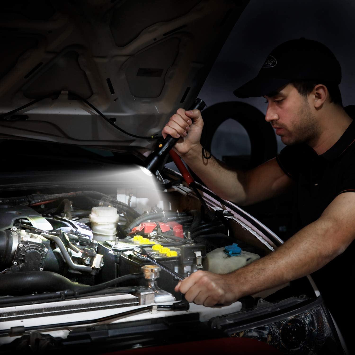 Linterna Táctica Ultra Brillante EverBrite 900 Lúmenes Zoomable