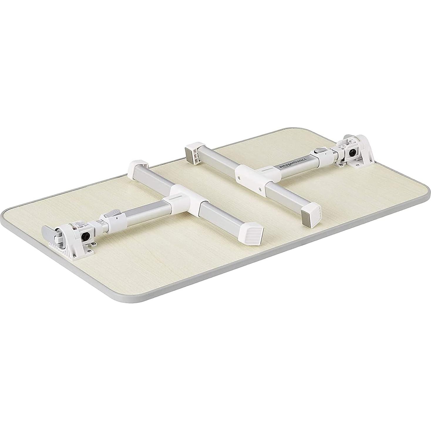 Mesa de bandeja ajustable Amazon Basics para laptop 60x33cm