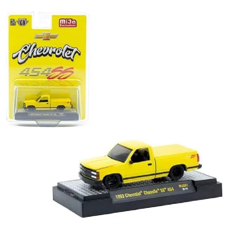 Modelo Diecast M2 Machines 1:64 Chevrolet SS 454 Pickup Amarillo