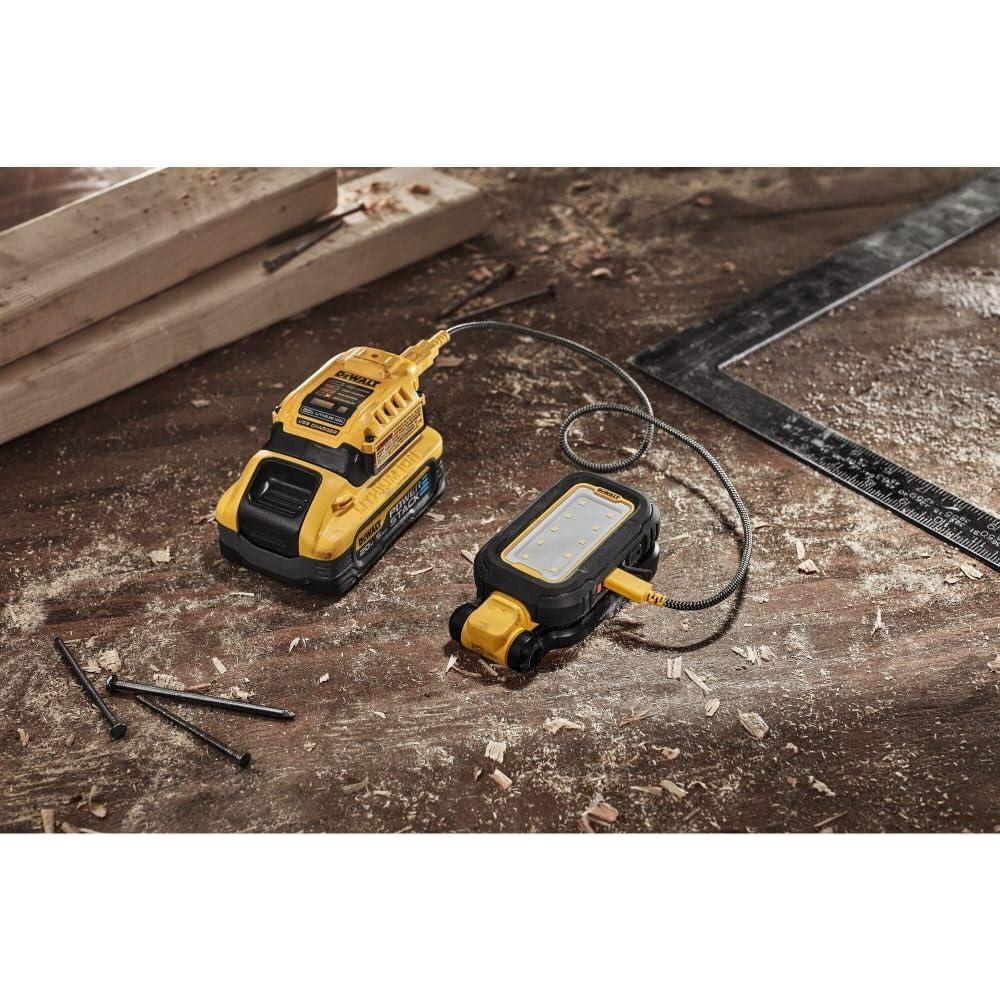 Linterna LED DEWALT DCL182 Recargable USB-C 1000 Lúmenes