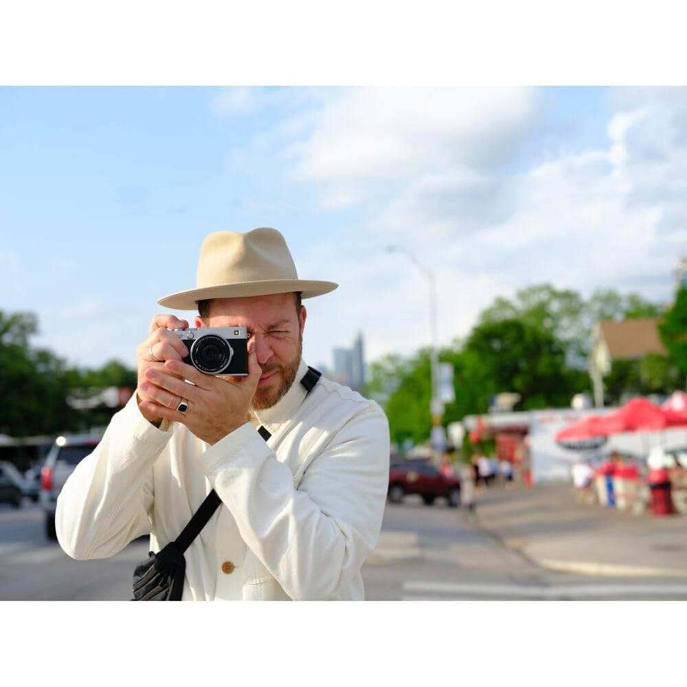 Cámara Digital Sin Espejo FUJIFILM X-E5 Negra + Accesorios