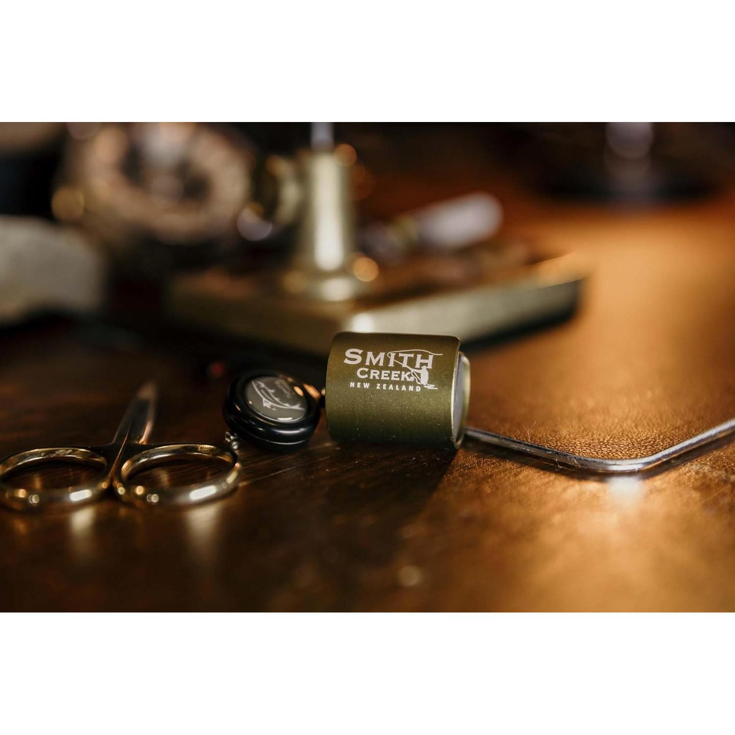 Clip de Varilla Smith Creek Verde con Zinger Ajustable