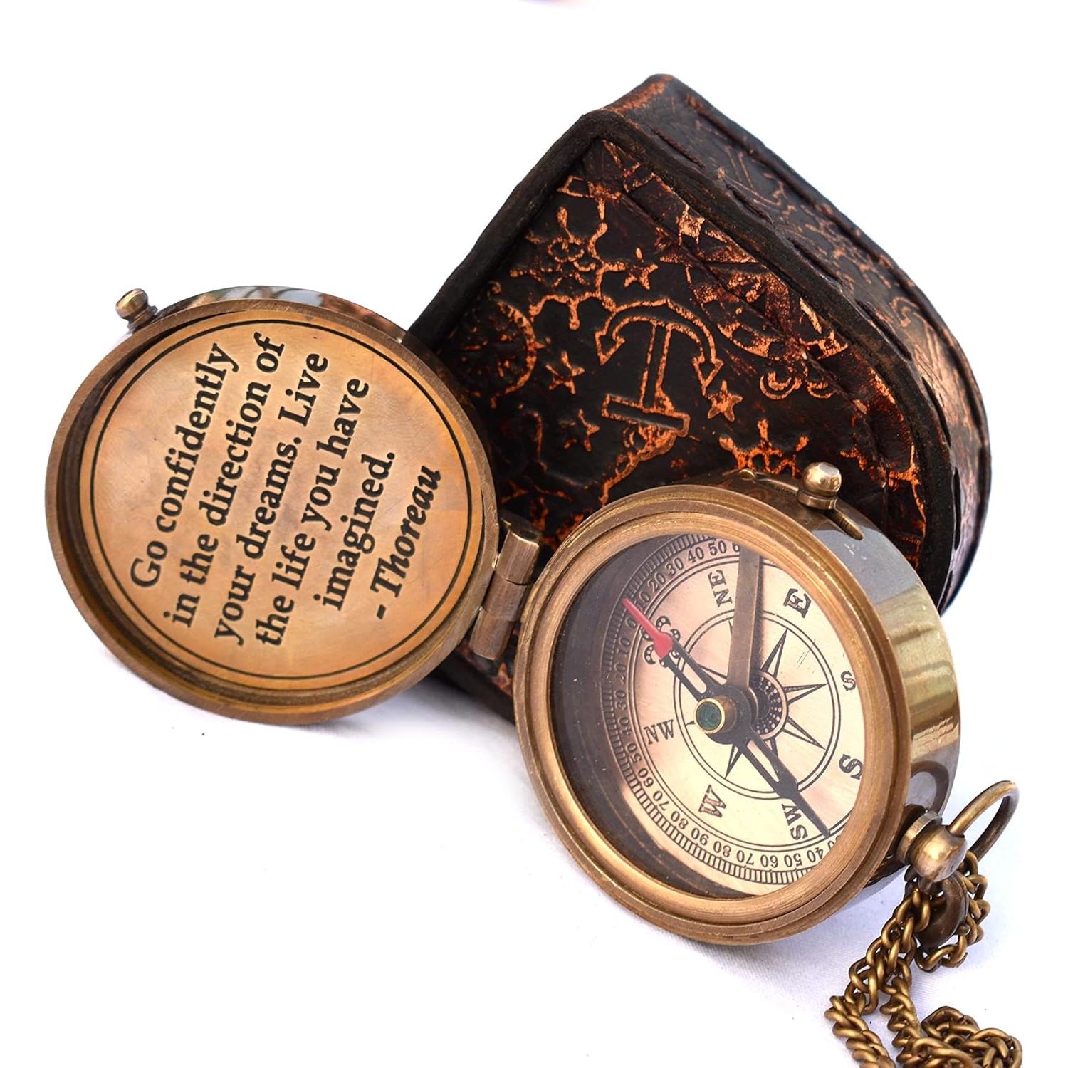 Brújula de latón TA dizayn con cita de Thoreau 5.1cm