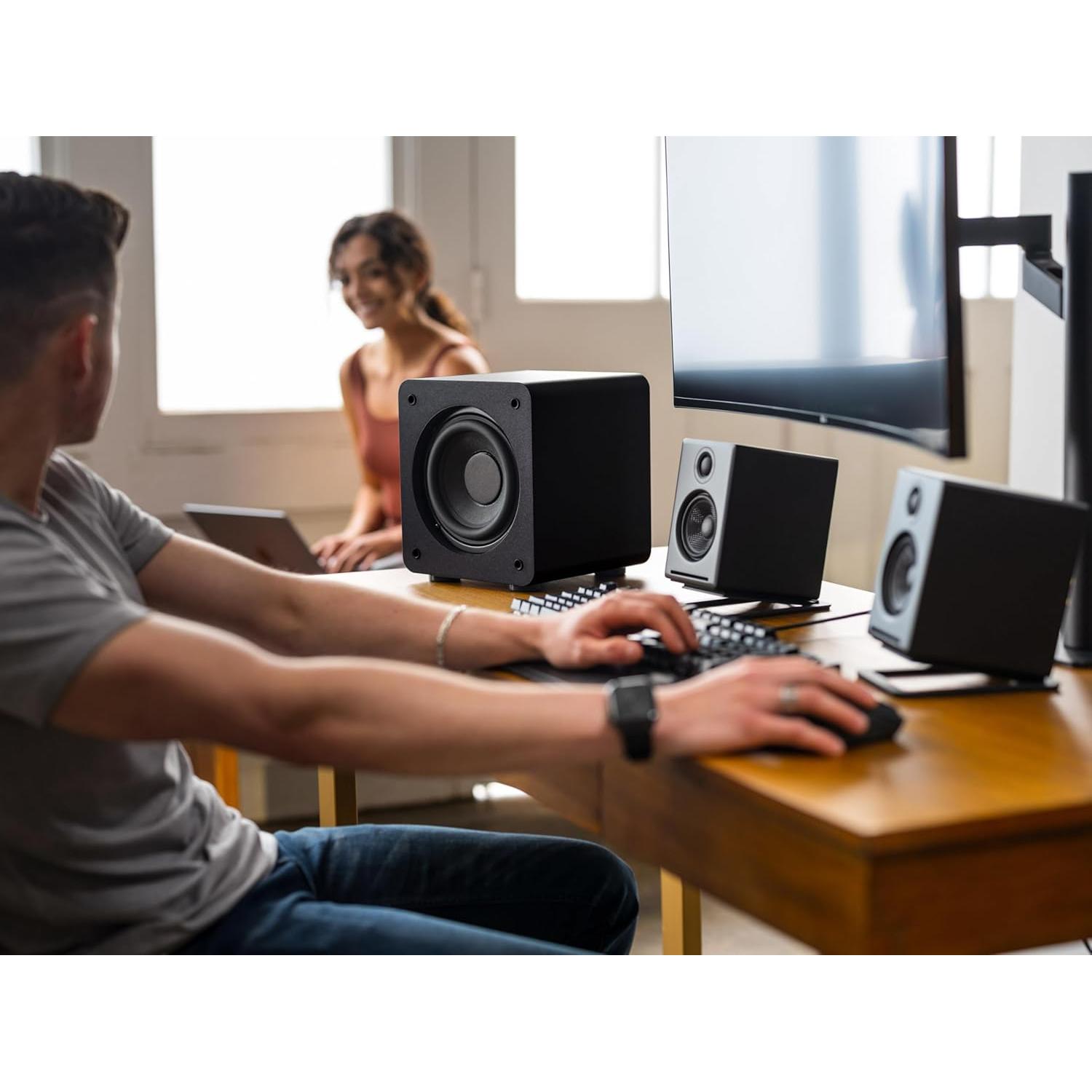 Subwoofer Audioengine S6 210W Compacto para Juegos y Cine