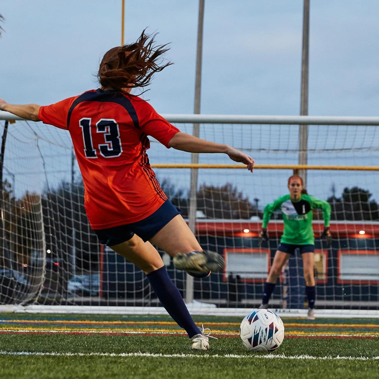 Balón de Fútbol Wilson NCAA Vivido Tamaño 5 Blanco/Naranja/Púrpura