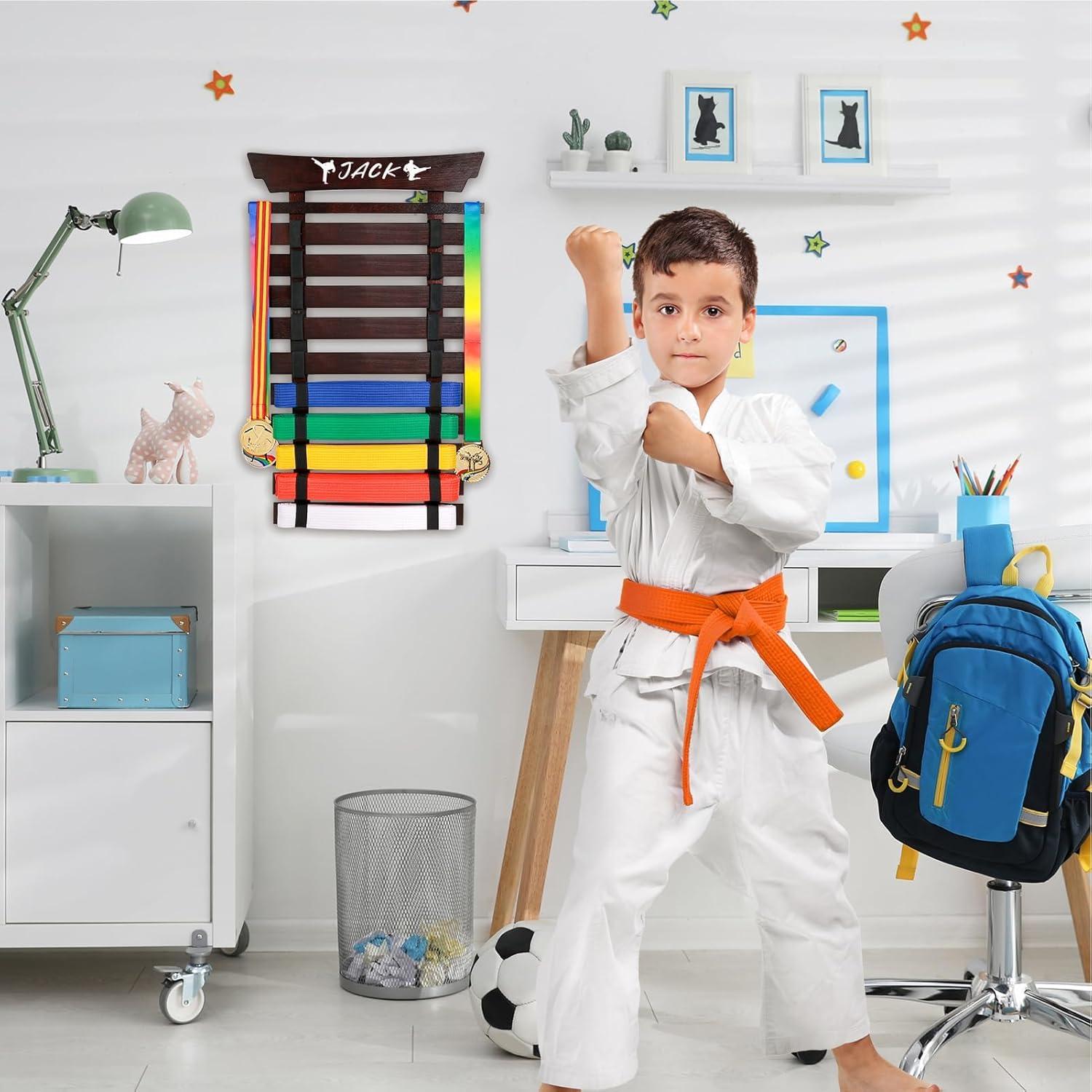 Soporte para Cinturones de Artes Marciales Winartton Nogal