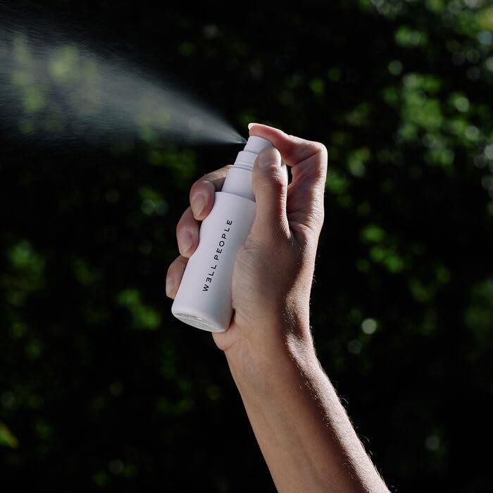 Spray Fijador 3-en-1 Well People - Hidrata y Revitaliza 68g