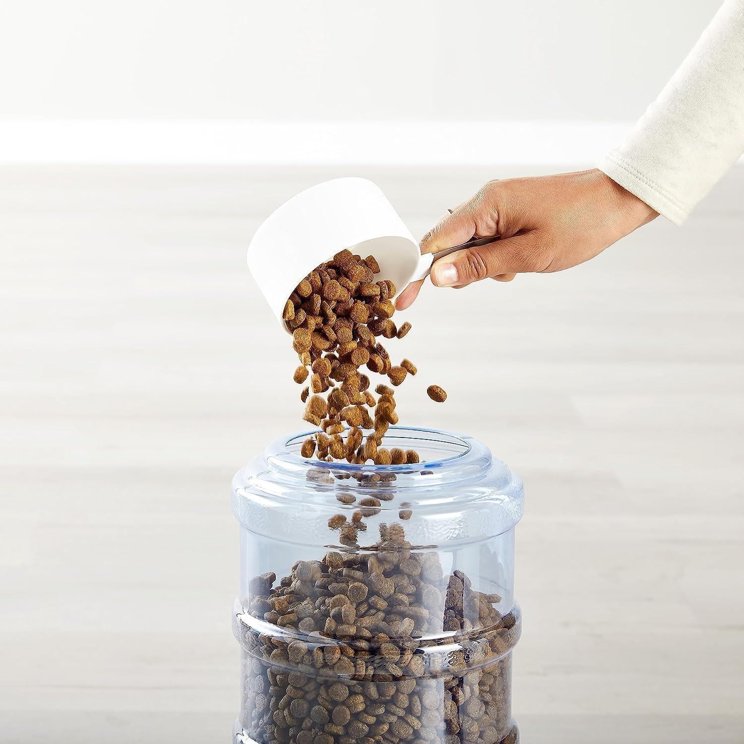 Dispensador de Comida Amazon Basics Pequeño 2.72 kg Gris