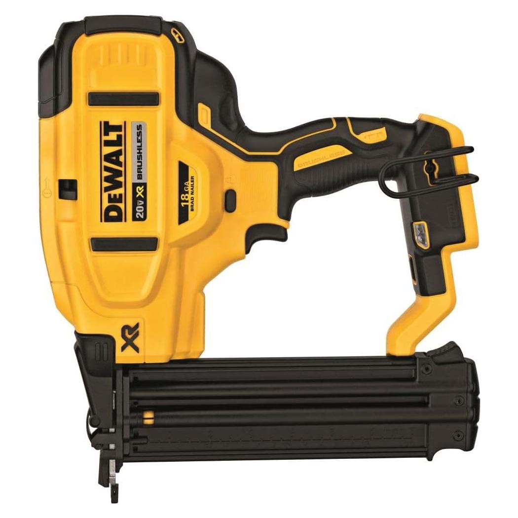 Clavadora DEWALT DCN680B 20V 18 GA Batería Sin Gas