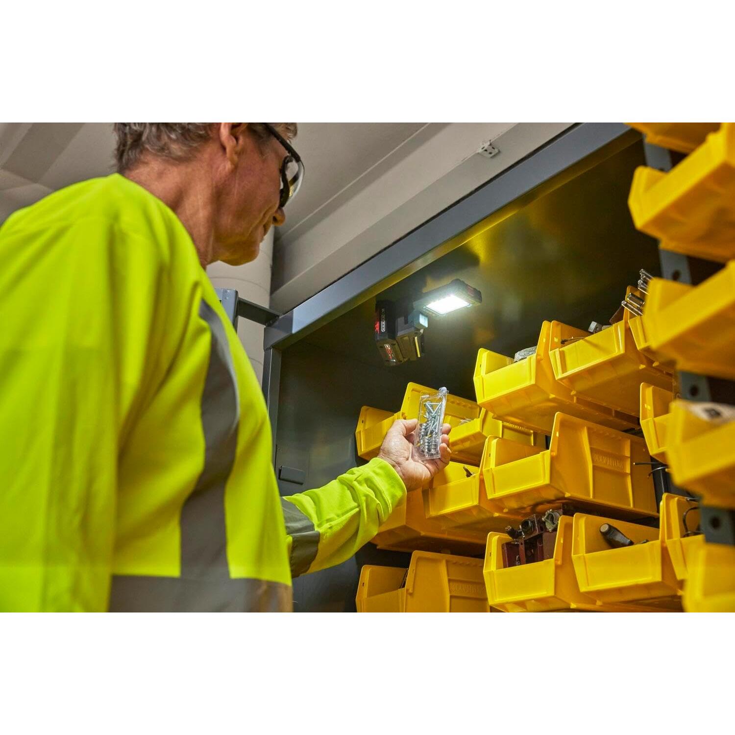 Luz de Trabajo LED BOSCH GLI18V-800N 800 Lúmenes Portátil