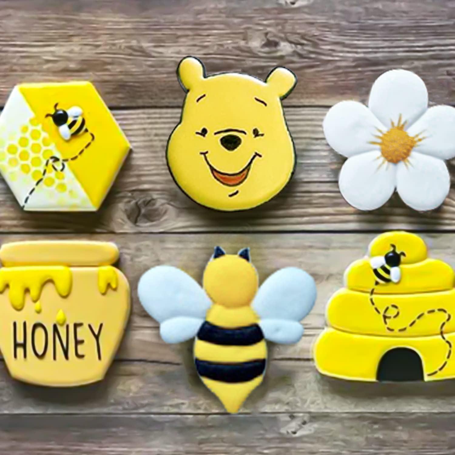 Juego de 6 Cortadores de Galletas Kukifun Abeja y Winnie Pooh