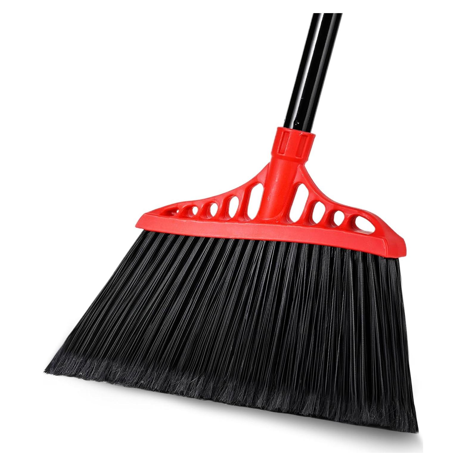 Escoba de Uso Pesado Tiumso 55" Negra y Roja para Exteriores