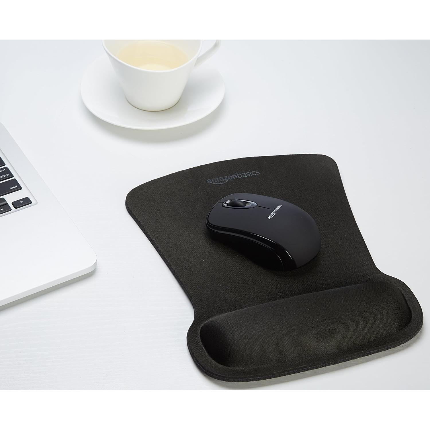 Almohadilla de ratón ergonómica Amazon Basics con gel negro