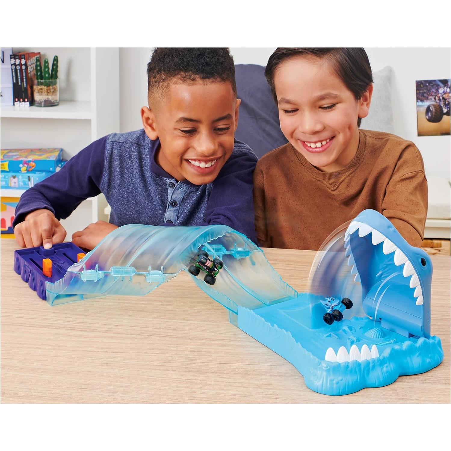 Mini Megalodon Carrera y Juego de Mordida Spin Master