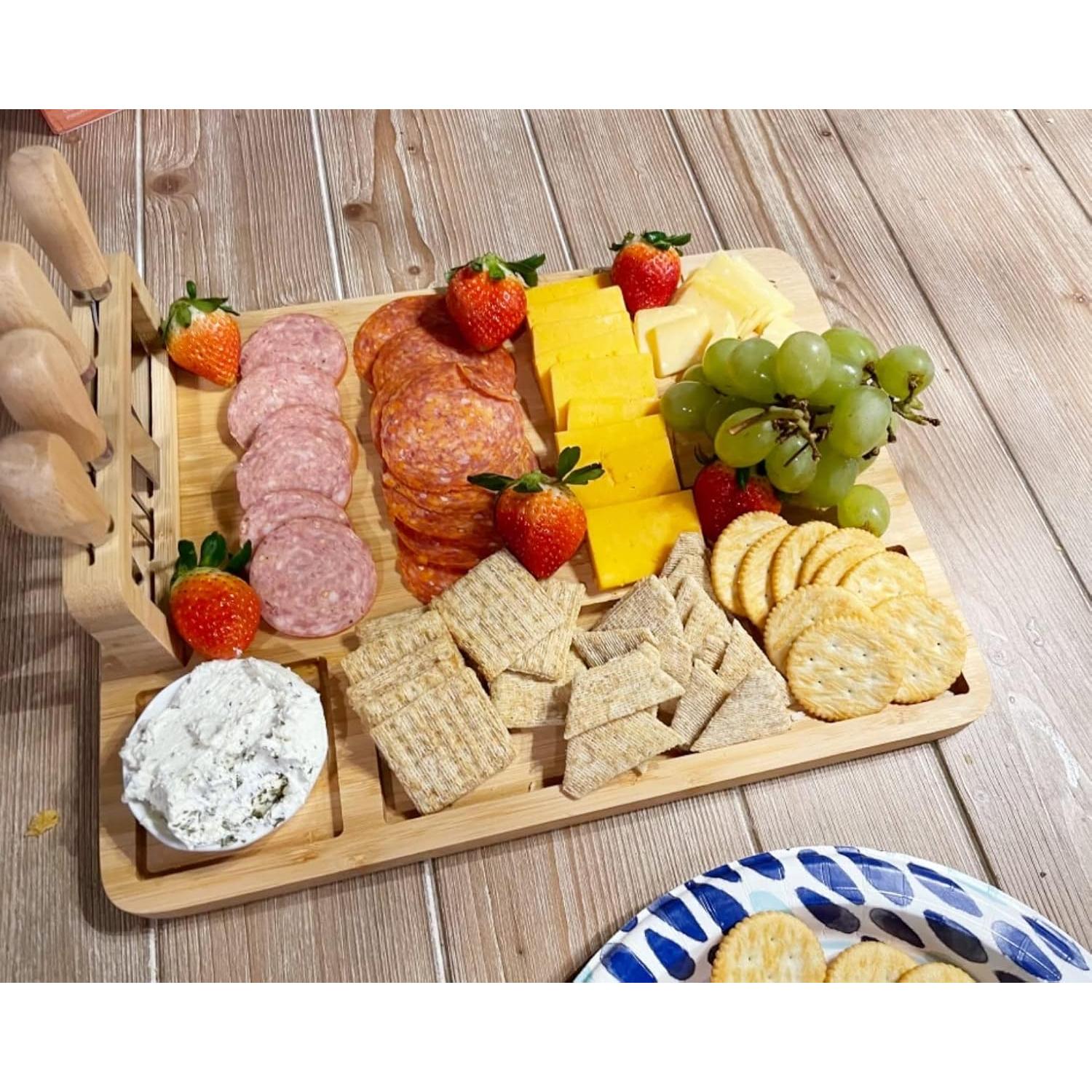 Tabla de Queso Kylinbigda de Bambú 33.8x33.8 cm con Utensilios