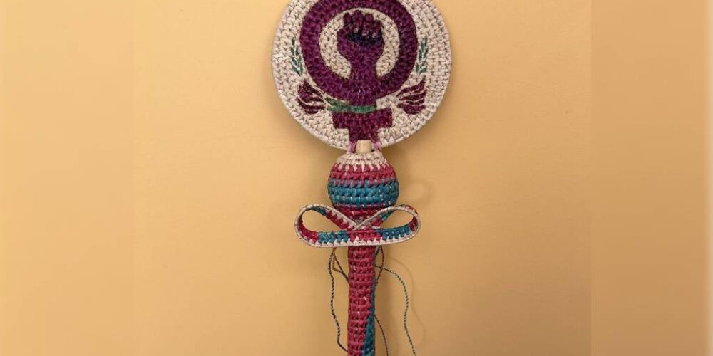 El “Bastón de Mando de Las Mujeres” que recibió la virtual presidenta electa Claudia Sheinbaum Pardo, hecho por artesanas Oaxaqueñas