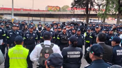 Despliegue de policías por bloqueo en obras de "El Insurgente"