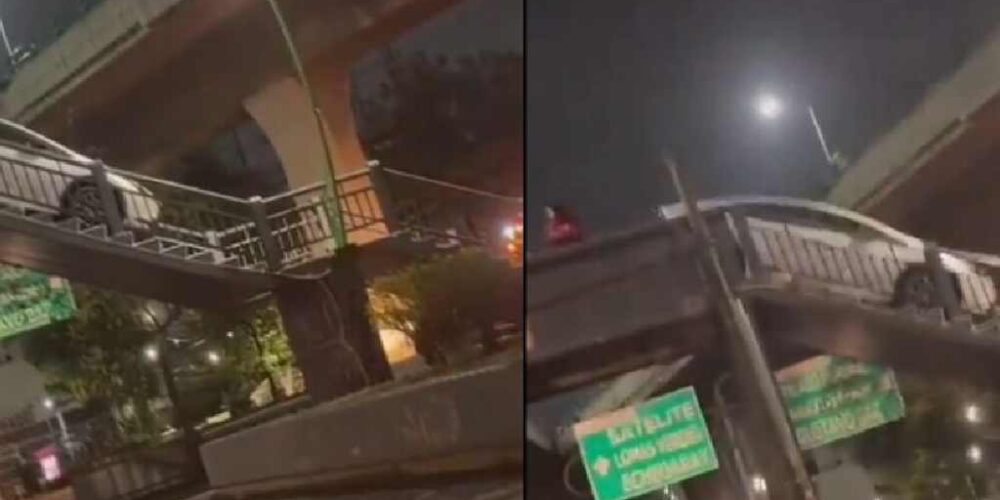 Conductor intenta cruzar puente peatonal con vehículo en Naucalpan