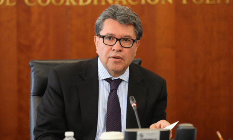 Ricardo Monreal recibe respaldo de Ebrard y legisladores