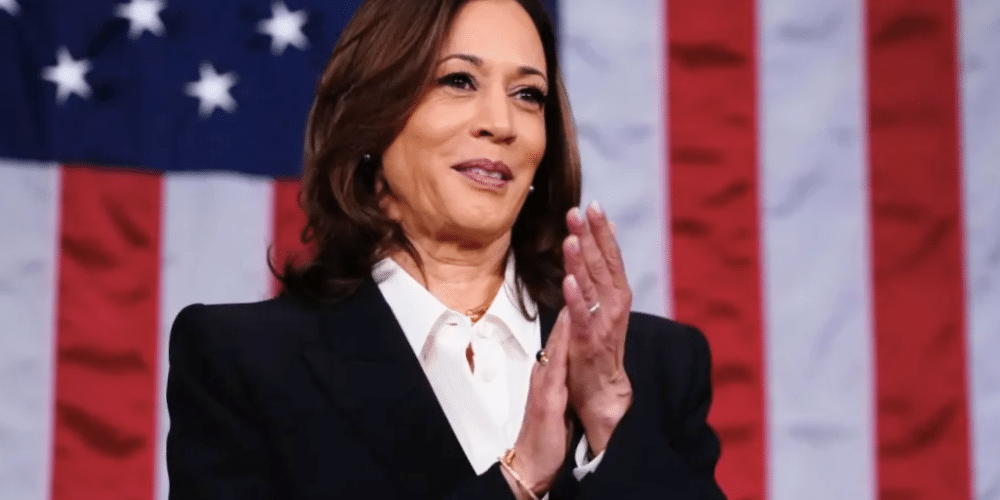 Harris mejora los resultados de Biden frente a Trump en un primer sondeo al nuevo enfrentamiento