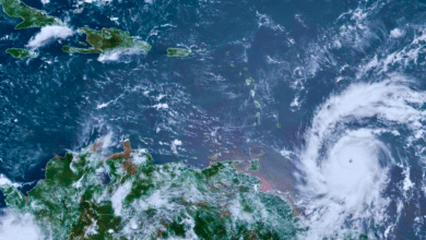 Huracán Beryl toca tierra en las Islas de Barlovento con fuerza histórica