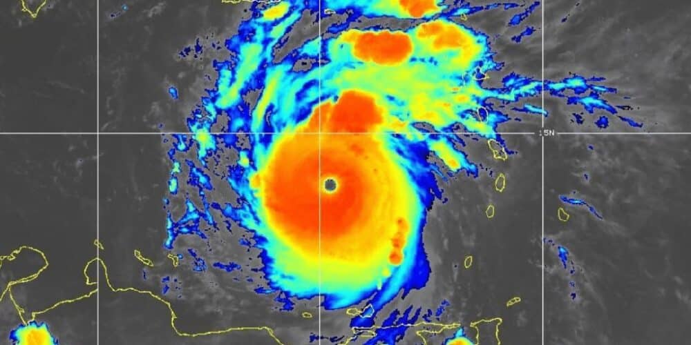 "Beryl" se convierte en huracán "monstruo" categoría 5