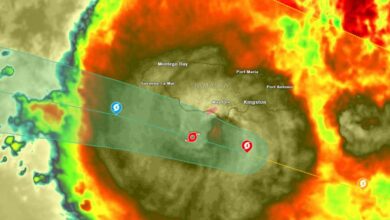 Huracán Beryl se acerca a Jamaica como categoría 4; vientos de hasta 220 km/h