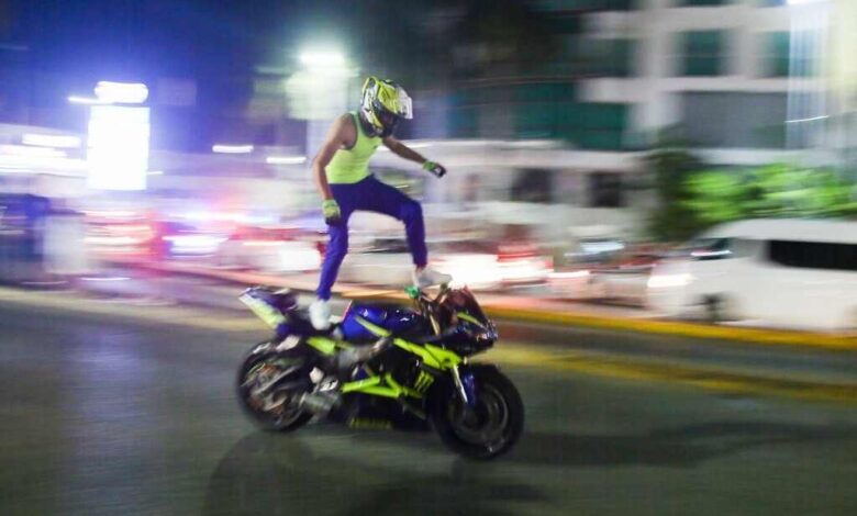 Detiene a 18 jóvenes en motocicletas por molestar a ciudadanos