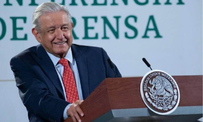 AMLO dice que no se dejará someter al "chantaje" de pobladores