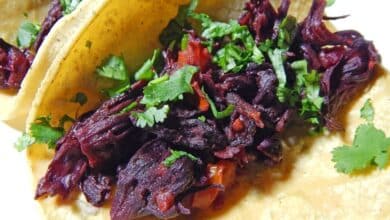 Tacos de flor de jamaica: Una delicia vegana lleno de antioxidantes