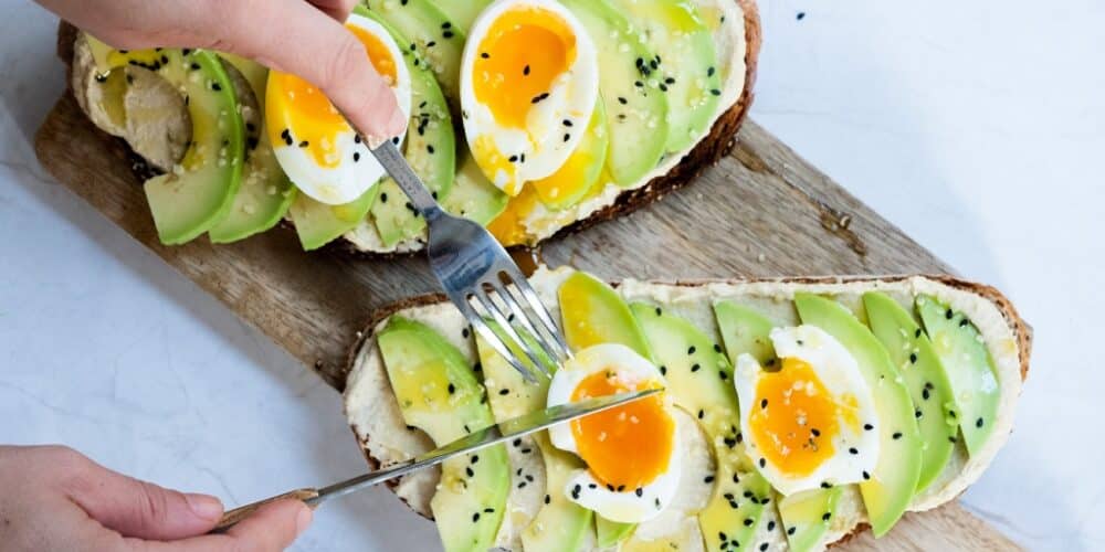 Desayunar tostadas con aguacate: ¿Una opción saludable?