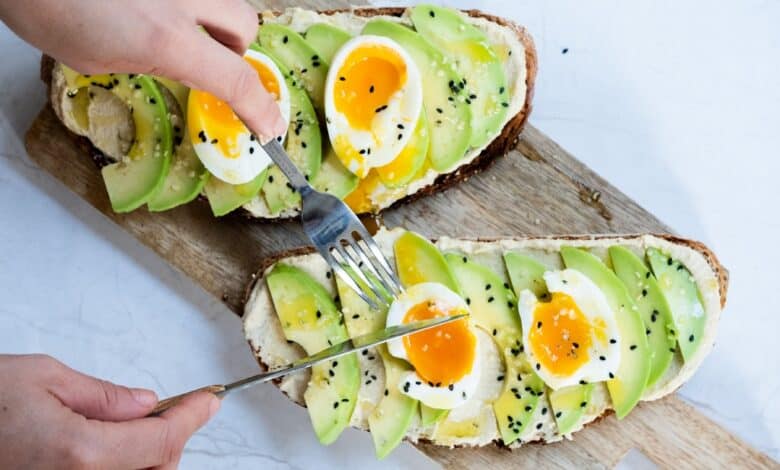 Desayunar tostadas con aguacate: ¿Una opción saludable?