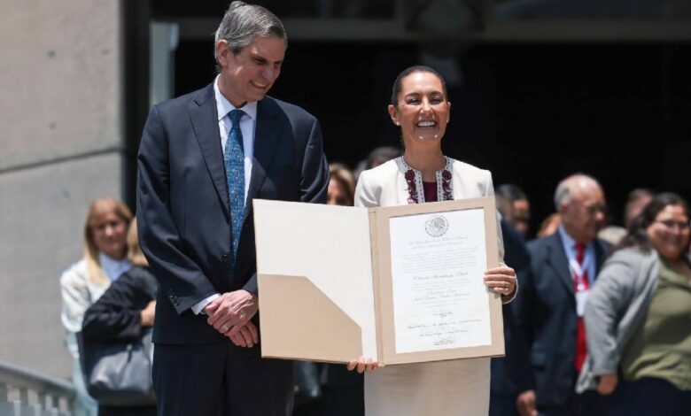 Claudia Sheinbaum recibe constancia como presidente electa de México por parte del tribunal electoral