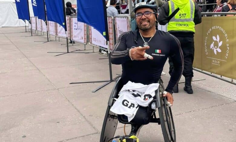 Fernando Sánchez conquista Maratón CDMX en silla de ruedas