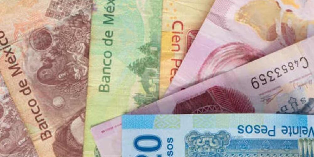 Peso liga tres meses de pérdidas frente al dólar en agosto