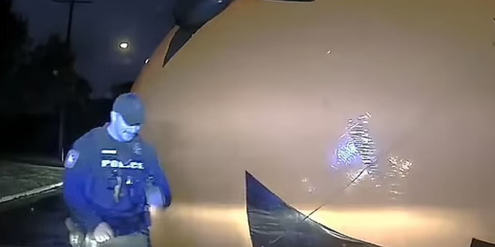 Calabaza ataca a policia