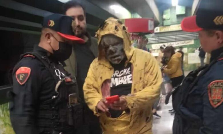 Hombre disfrazado de "zombie" atemoriza a usuarios del Metro