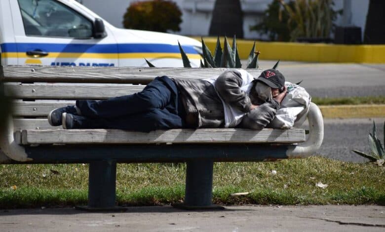 Hombres en situación de calle prenden fuego a adulto mayor