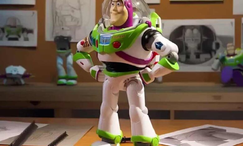 Lanzan figura robótica de Buzz Lightyear y causa furor en redes