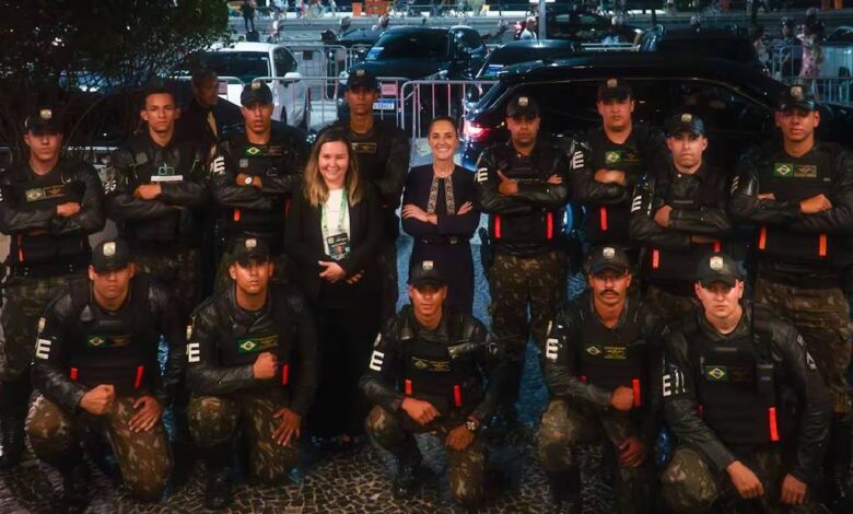 Sheinbaum se fotografía con batallón de Policía de Ejército y Federal